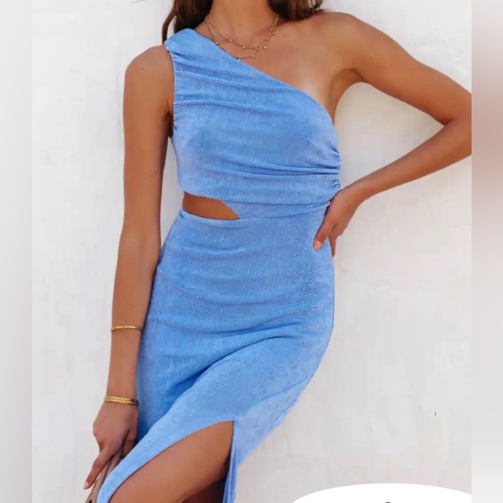 Vici periwinkle textured midi dress, one shoulder with cutout. Worn once.